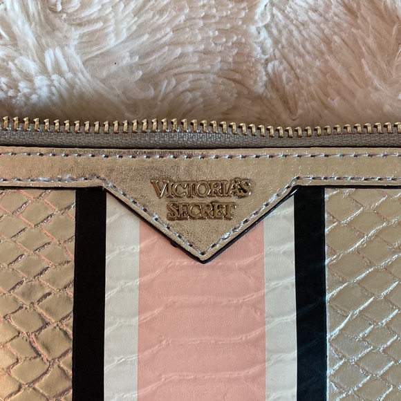 Victoria’s Secret wallet - Picture 3 of 4